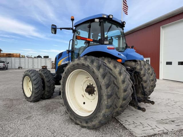 Image of New Holland T8030 equipment image 4