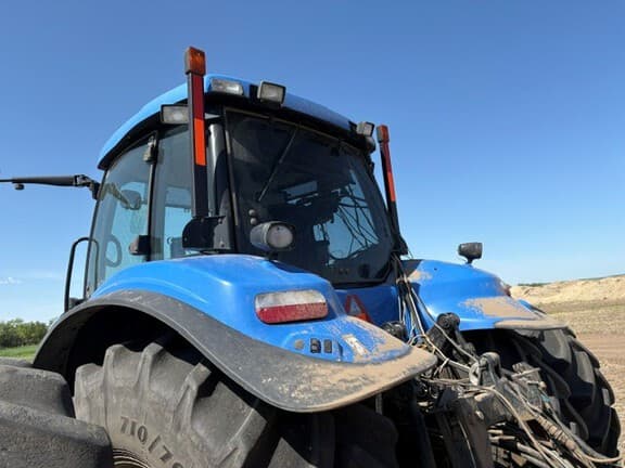 Image of New Holland T8040 equipment image 2