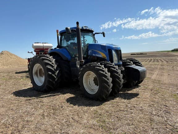 Image of New Holland T8040 equipment image 1