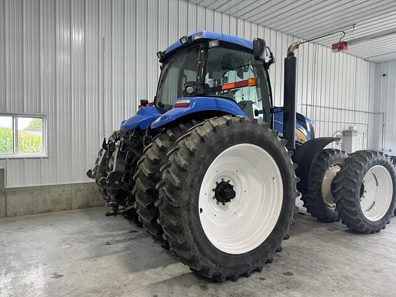 Image of New Holland T8040 equipment image 1