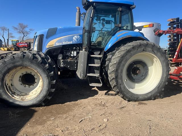 Image of New Holland T8040 equipment image 3