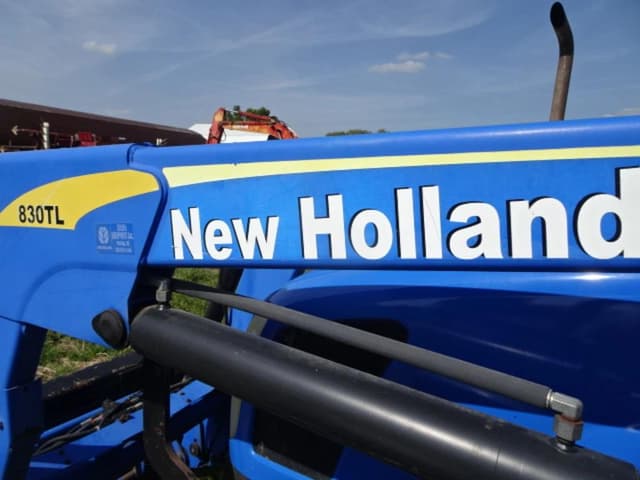 Image of New Holland TL100A equipment image 2