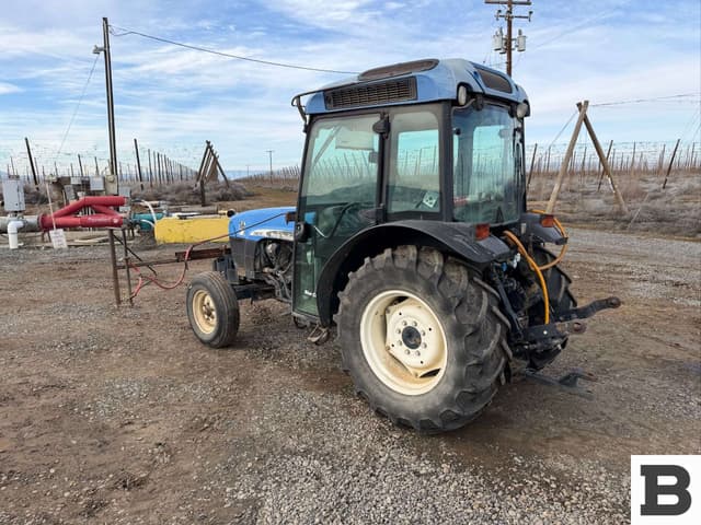 Image of New Holland TN85FA equipment image 2