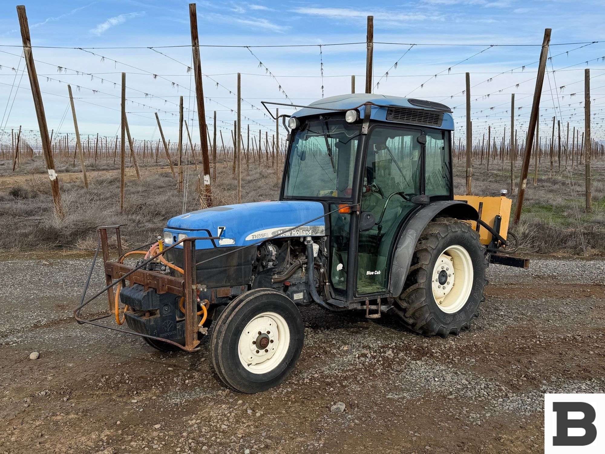 2008 New Holland TN85FA Equipment Image0