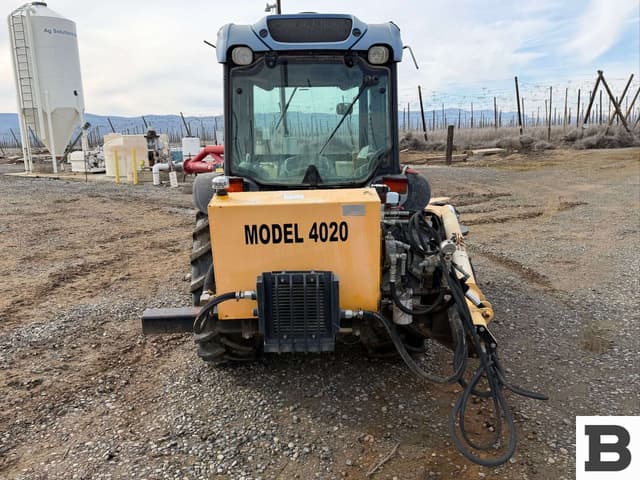 Image of New Holland TN85FA equipment image 3