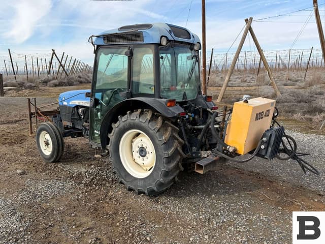 Image of New Holland TN85FA equipment image 2