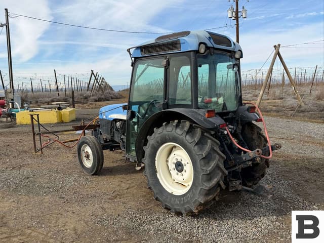 Image of New Holland TN85FA equipment image 2