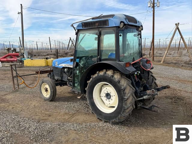 Image of New Holland TN85FA equipment image 2