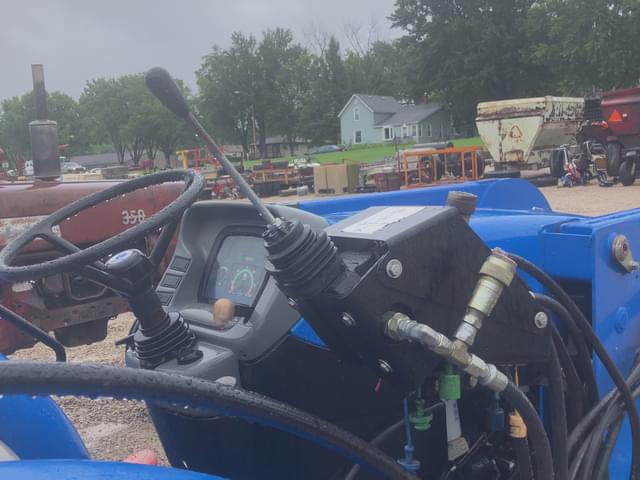 Image of New Holland TT60A equipment image 4