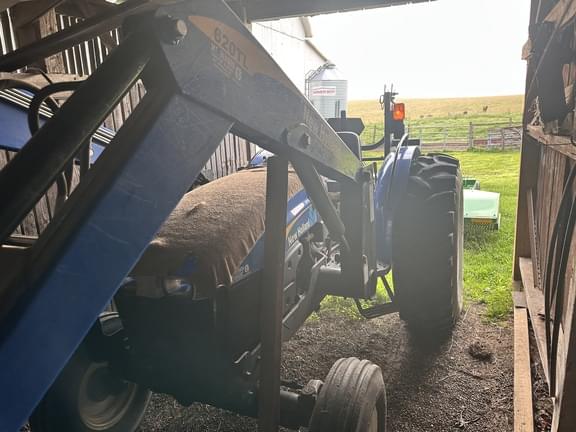 Image of New Holland TT75A equipment image 2