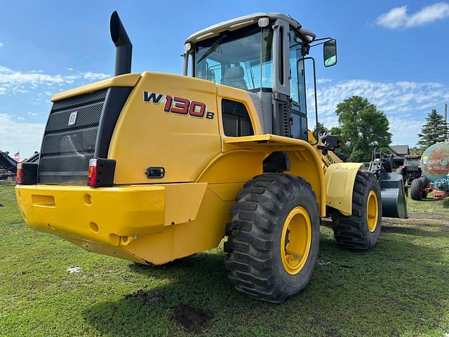 Image of New Holland W130B equipment image 4