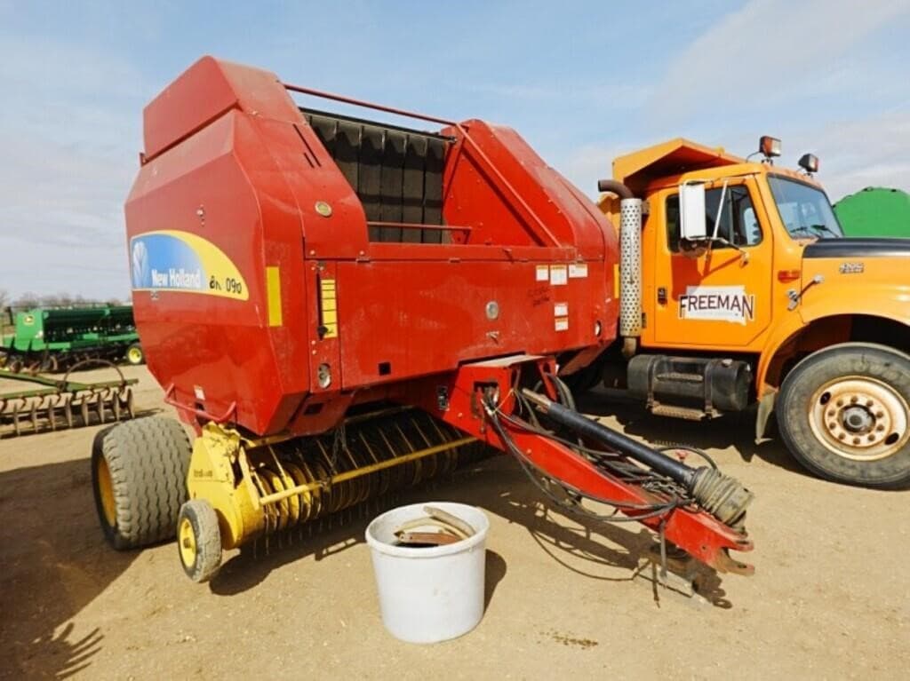 Image of New Holland BR7090 Primary image