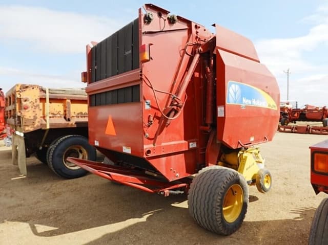 Image of New Holland BR7090 equipment image 3