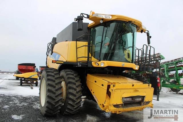 Image of New Holland CR9060 equipment image 1