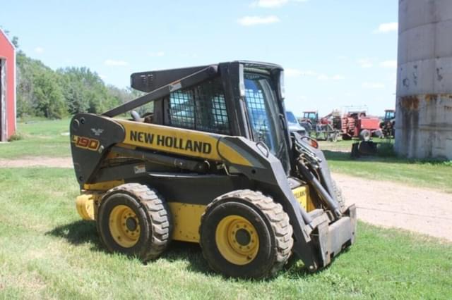 Image of New Holland L190 equipment image 2