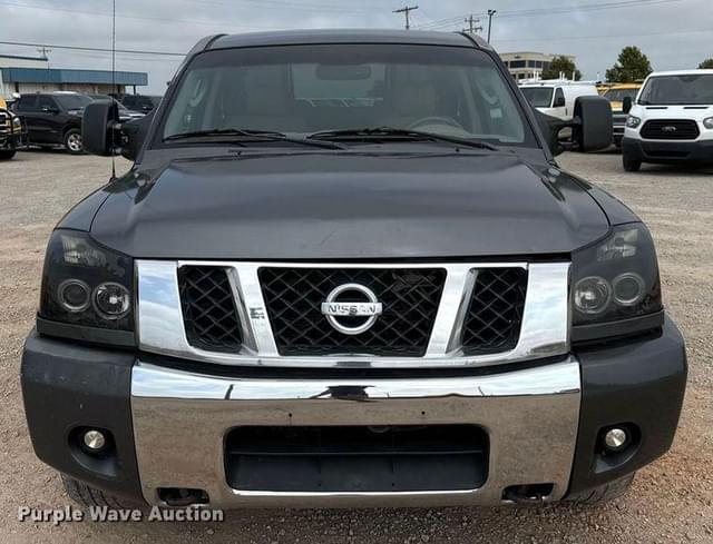 Image of Nissan Titan equipment image 1