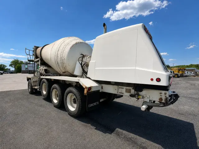 Image of Oshkosh S-2346 equipment image 4