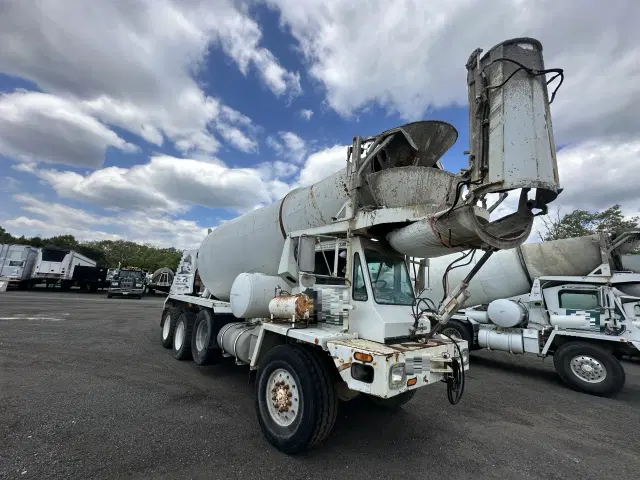 Image of Oshkosh S-2346 equipment image 4
