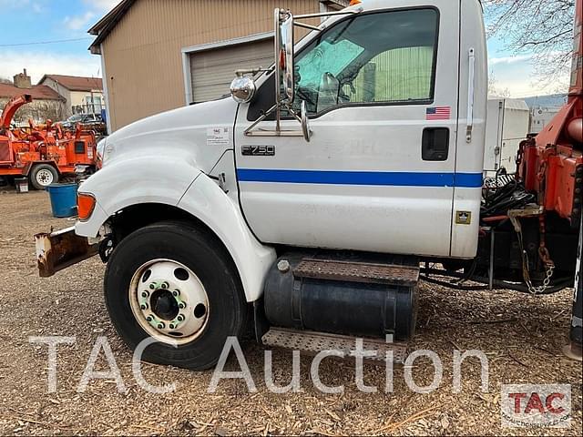 Image of Ford F-750 equipment image 1