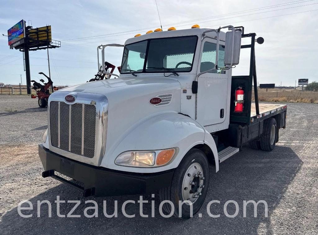 2008 Peterbilt 325 Equipment Image0