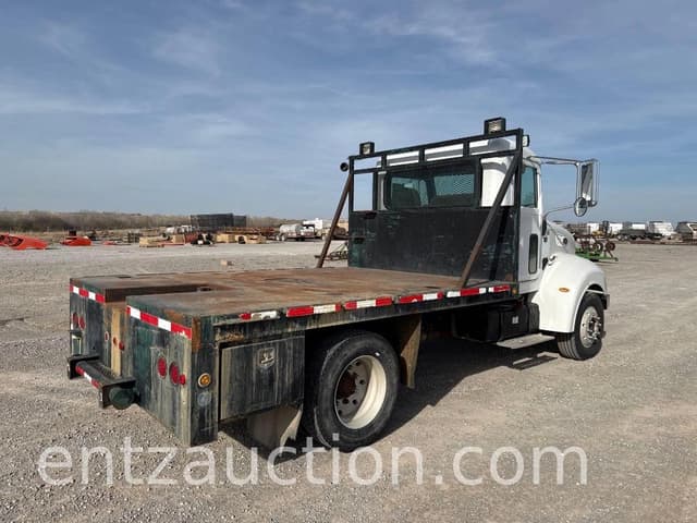 Image of Peterbilt 325 equipment image 4