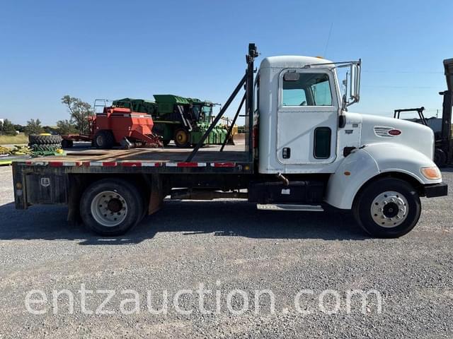 Image of Peterbilt 325 equipment image 3