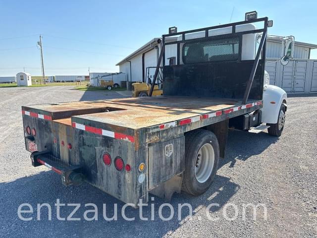 Image of Peterbilt 325 equipment image 4