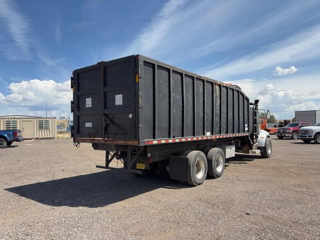Image of Peterbilt 330 equipment image 4