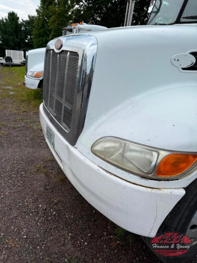 Image of Peterbilt 330 equipment image 3