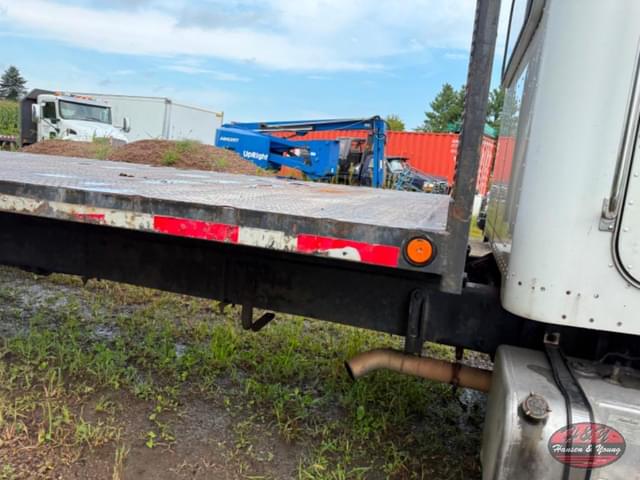 Image of Peterbilt 330 equipment image 4