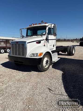 Main image Peterbilt 335