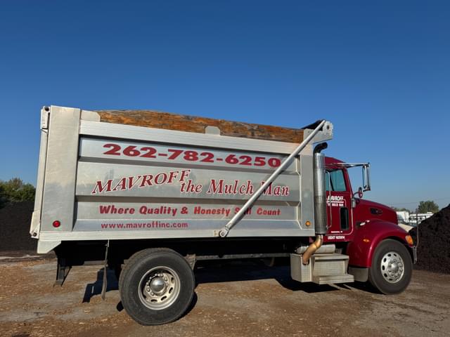 Image of Peterbilt 335 equipment image 4