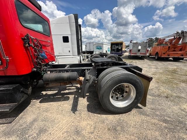 Image of Peterbilt 335 equipment image 4
