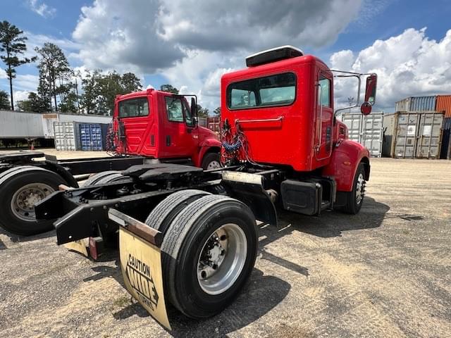 Image of Peterbilt 335 equipment image 2