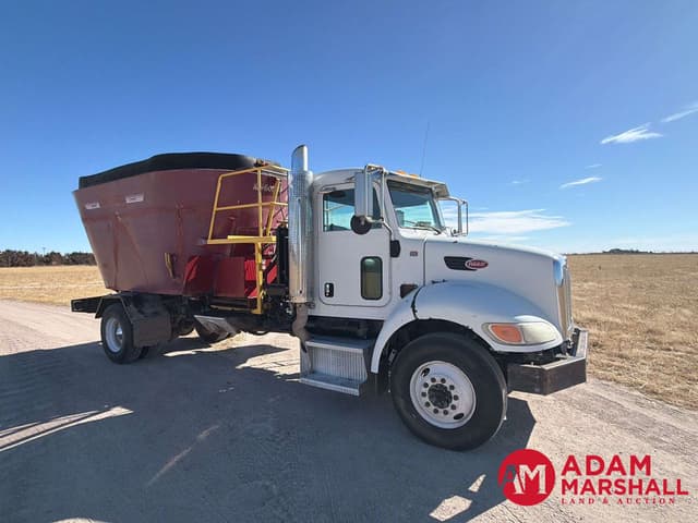 Image of Peterbilt 335 equipment image 1