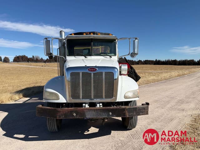 Image of Peterbilt 335 equipment image 2