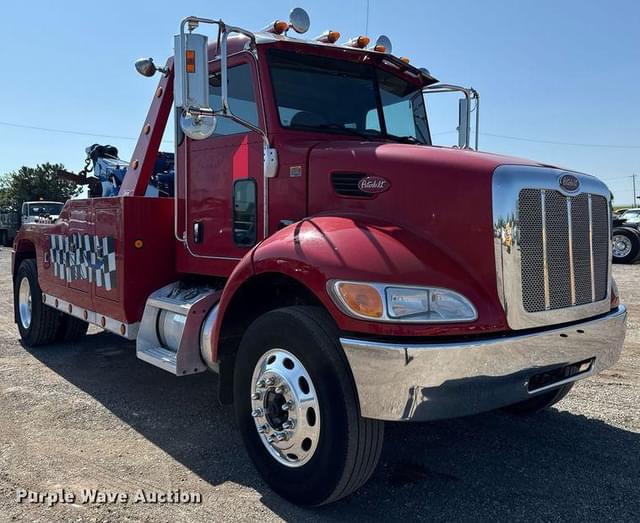 Image of Peterbilt 335 equipment image 2