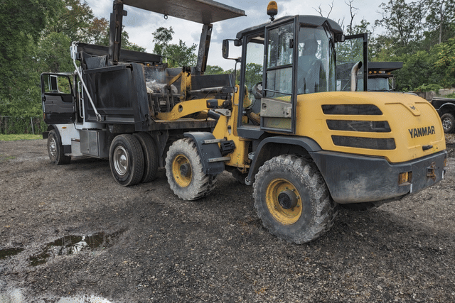 Image of Peterbilt 340 equipment image 1