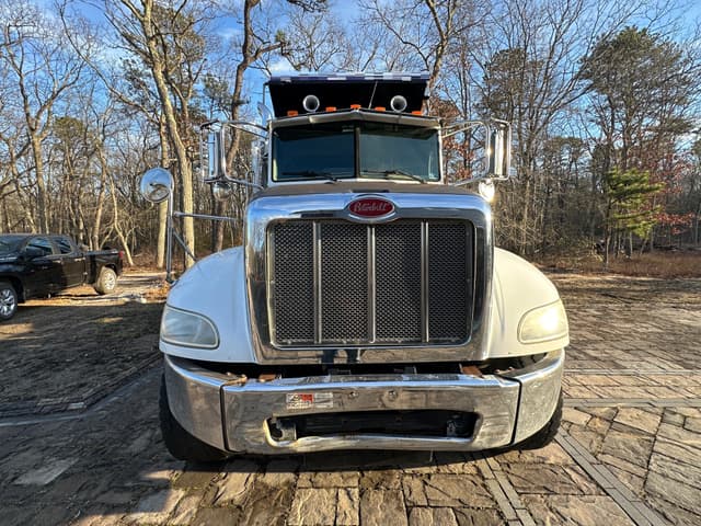 Image of Peterbilt 340 equipment image 2