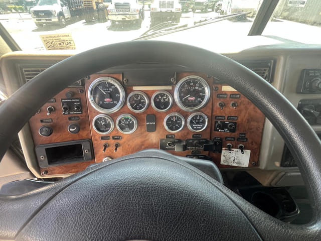 Image of Peterbilt 340 equipment image 2