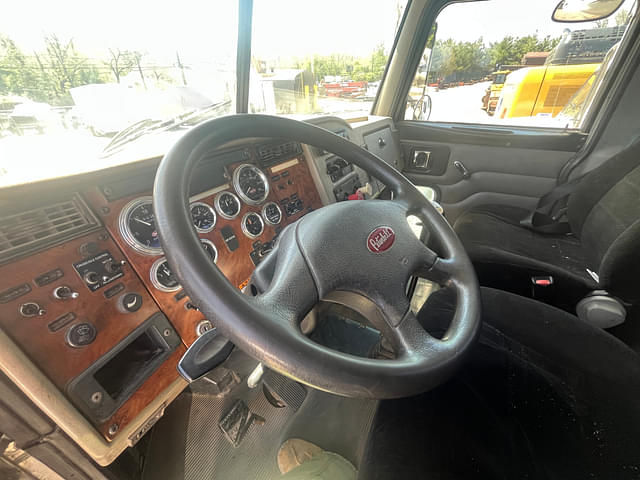 Image of Peterbilt 340 equipment image 3