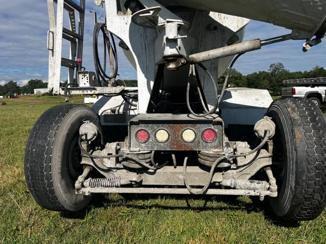 Image of Peterbilt 340 equipment image 4