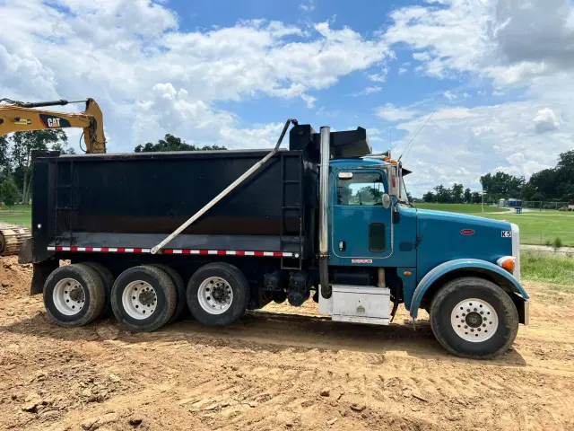 Image of Peterbilt 365 equipment image 4