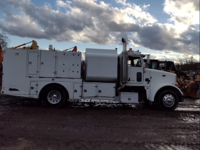 Image of Peterbilt 365 equipment image 2