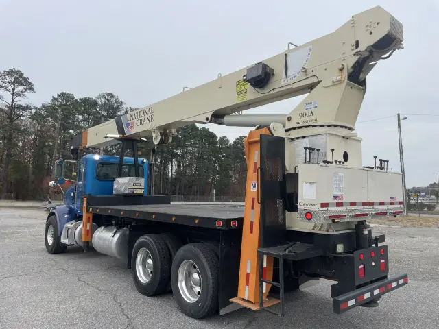 Image of Peterbilt 365 equipment image 4
