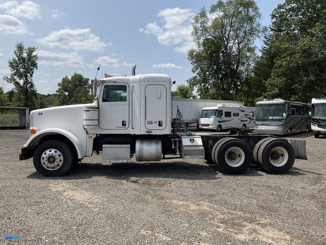 Image of Peterbilt 367 equipment image 1