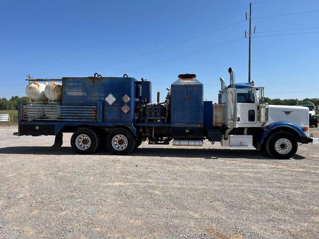 Image of Peterbilt 367 equipment image 3