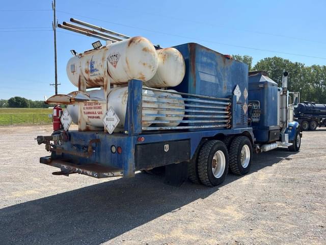 Image of Peterbilt 367 equipment image 4