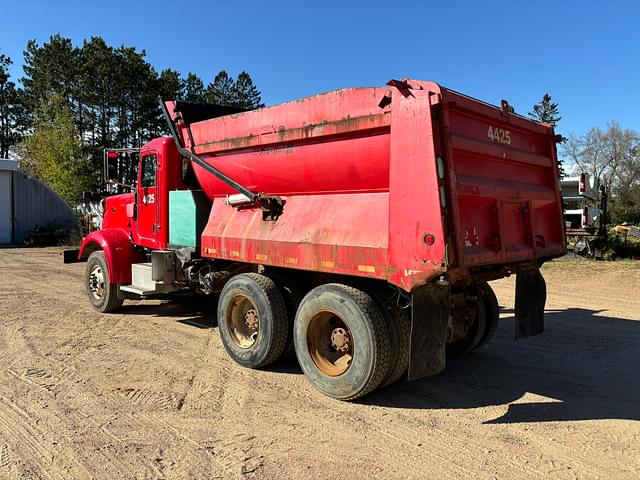 Image of Peterbilt 367 equipment image 3