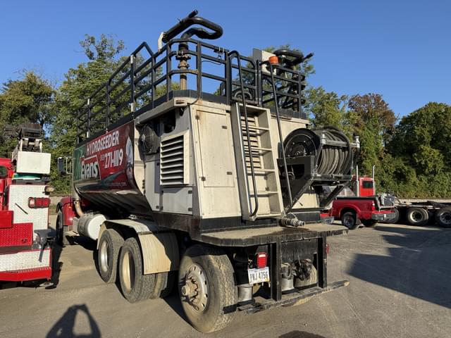 Image of Peterbilt 367 equipment image 3
